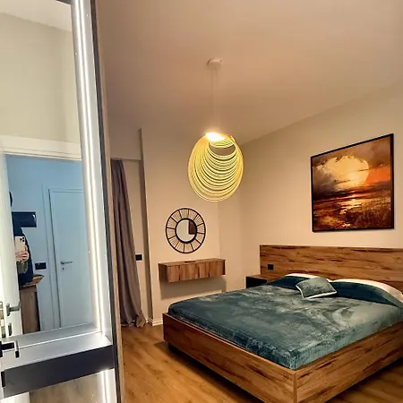 Noir Oak - Modern In Orikum فلورا